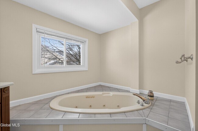 Building Photo - 17 Derby Dr