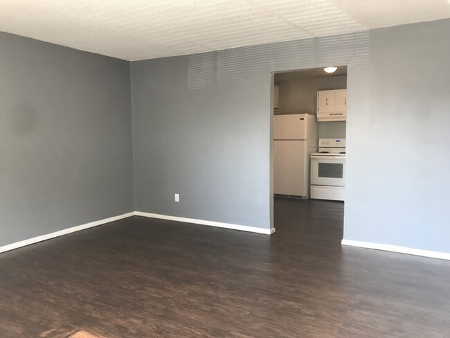 Primary Photo - Red Bank Apartment 2/1: Great Price!