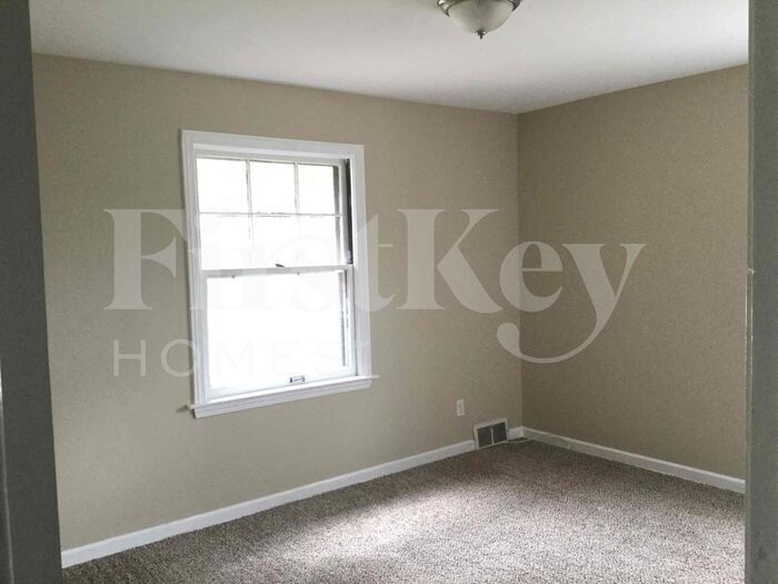 Building Photo - 123 Keller Ave