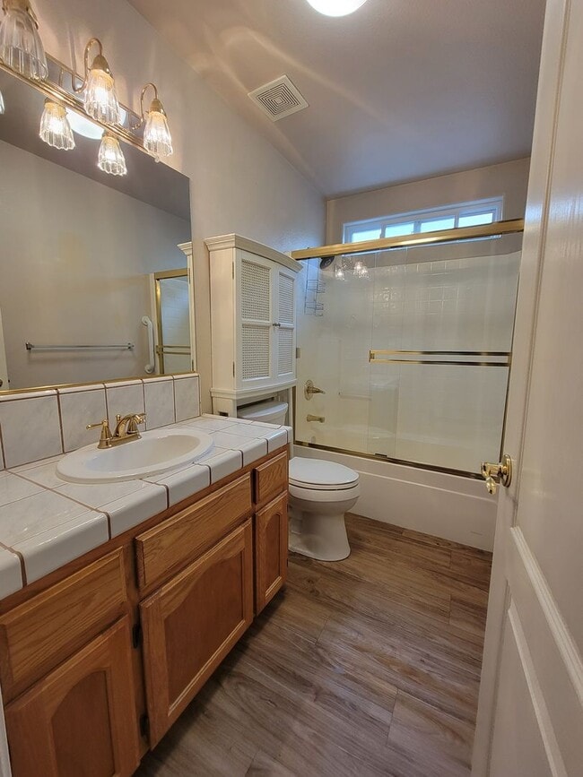 Building Photo - 3 Bedroom 2 Bathroom in NE Visalia!