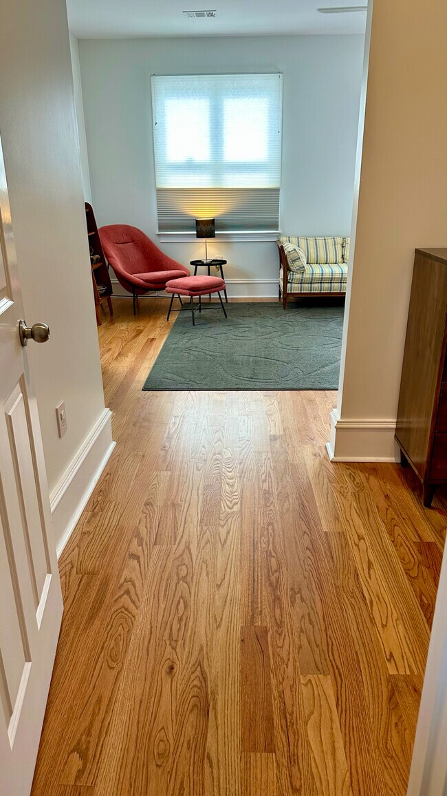 Building Photo - 64 Daniel St SE