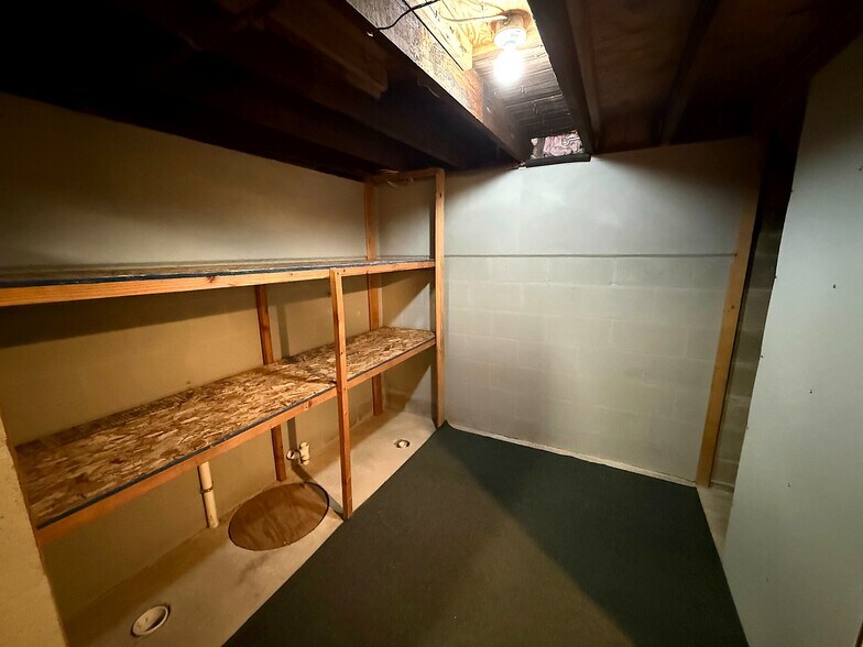 Building Photo - 47 Lester St