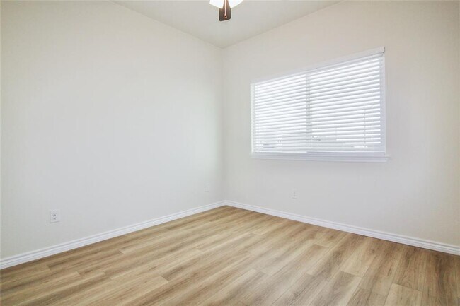 Building Photo - 511 Whirlaway Dr