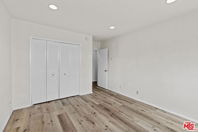 Building Photo - 1033 6th St