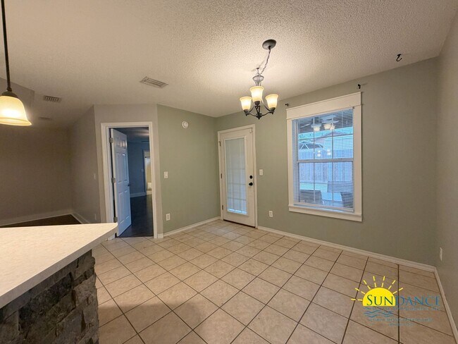 Building Photo - Charming 3 Bedroom Home in Mary Esther near Hurlburt Field!