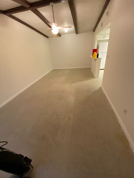 Building Photo - 3067 St Paul Dr