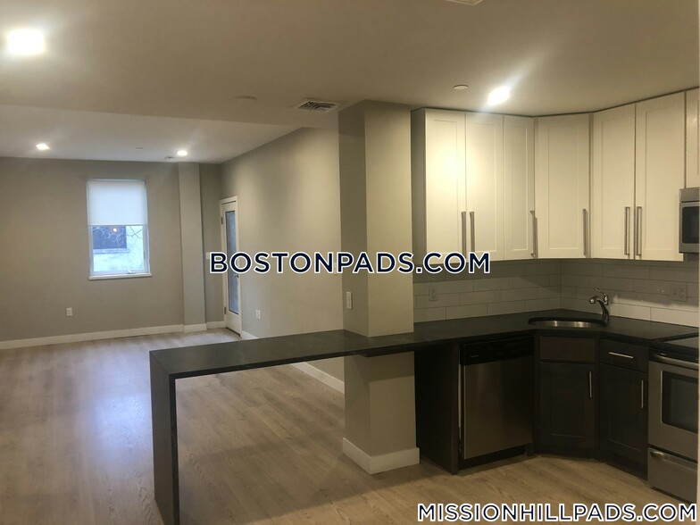 Building Photo - 35 S Huntington Ave