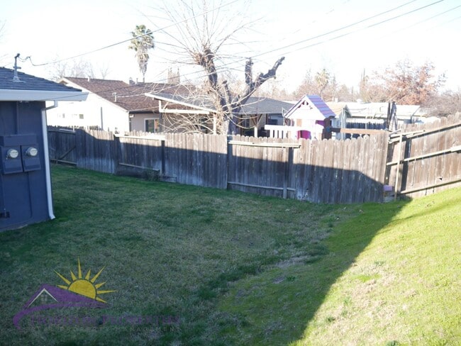 Building Photo - 2 Bed 1 Bath 827 Sq. Ft. Citrus Heights Duplex in Sunrise Estates