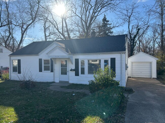 Building Photo - Charming 3-Bedroom Gem on Graf Ave – Cozy ...