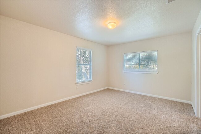Building Photo - Beautiful Spacious Home!!!!
