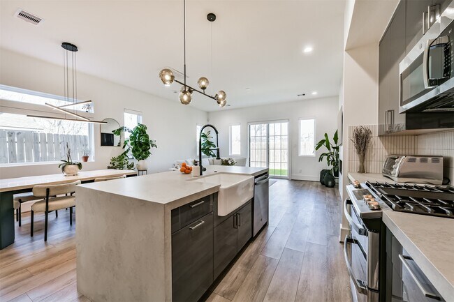 Building Photo - 4211 Nichols St