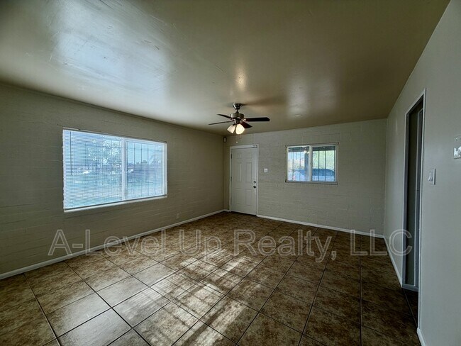 Building Photo - 2304 E Monterey Vista