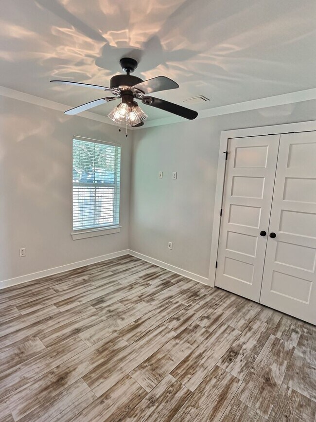 Building Photo - 3/2 Coastal Cottage in Golf Cart District | Ocean Springs School District