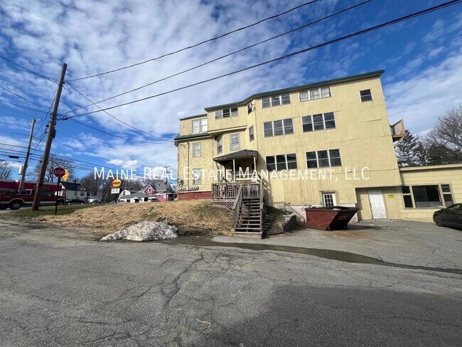 Building Photo - 131 College Ave