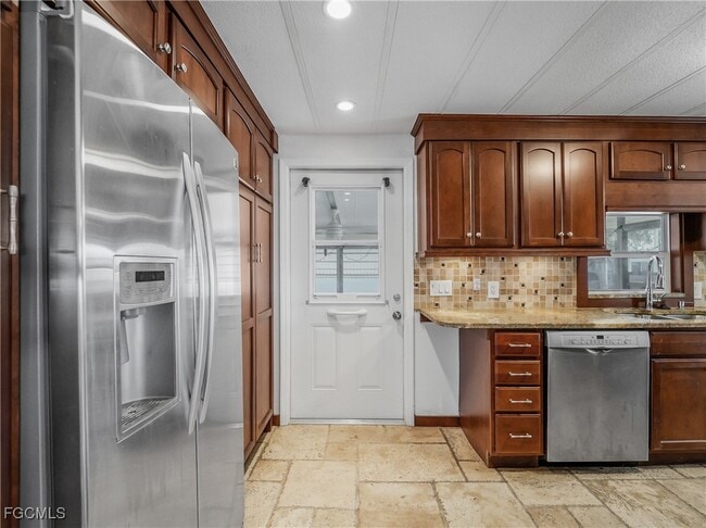 Building Photo - 14518 Battery Bend