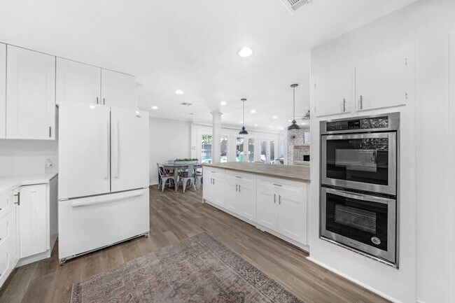 Building Photo - 5474 Imogene St