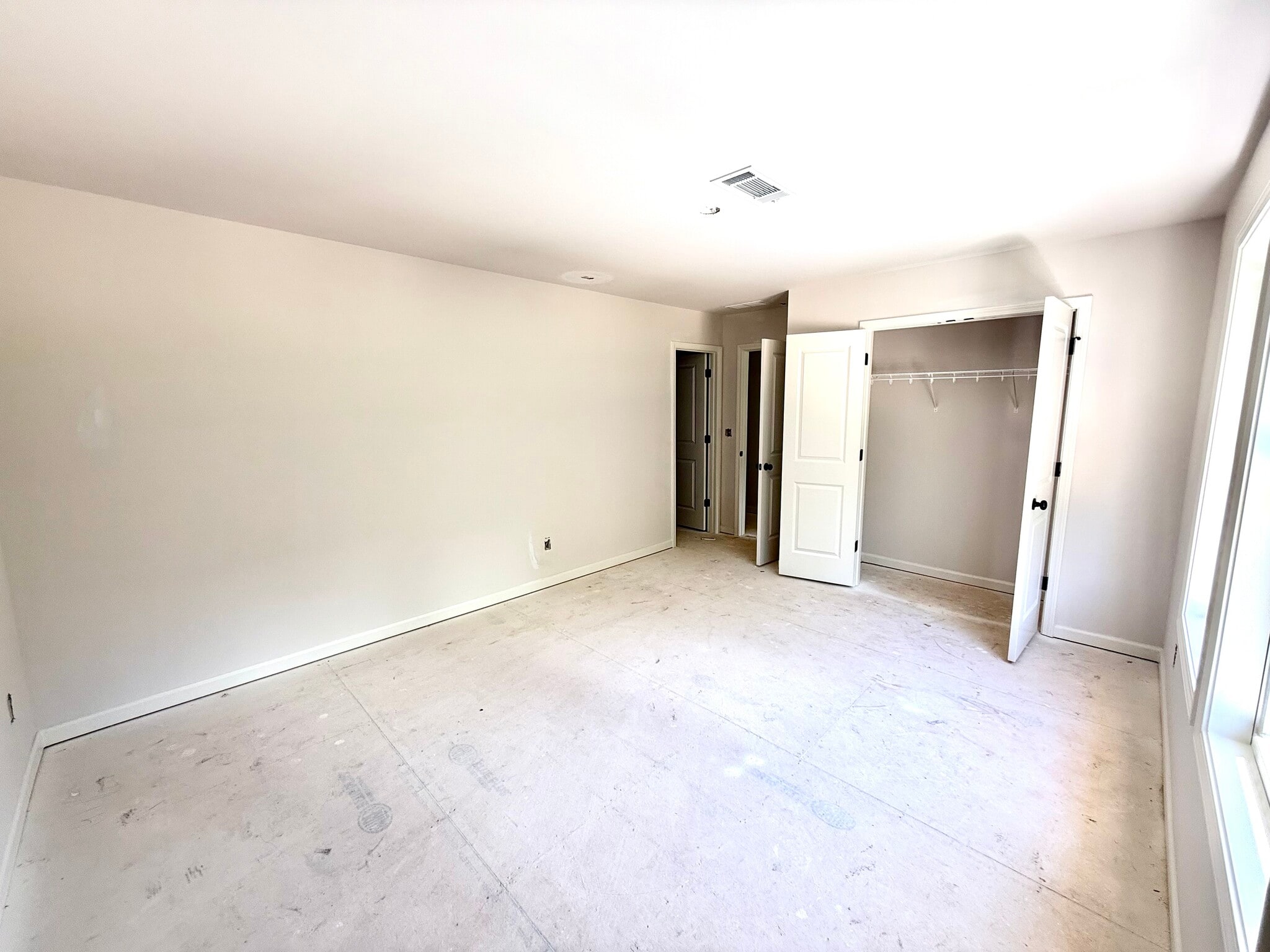 Large bedrooms with own private bathroom. - Stephens Court