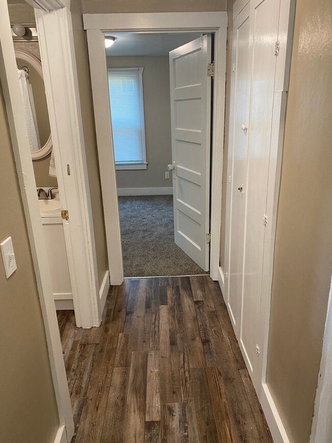 Building Photo - Gem Located In Central Selah; Spacious 2-Bedroom Retreat with Private Yard & Lots Of Storage!