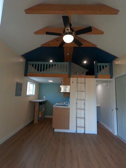 Building Photo - 853 Ladner Dr