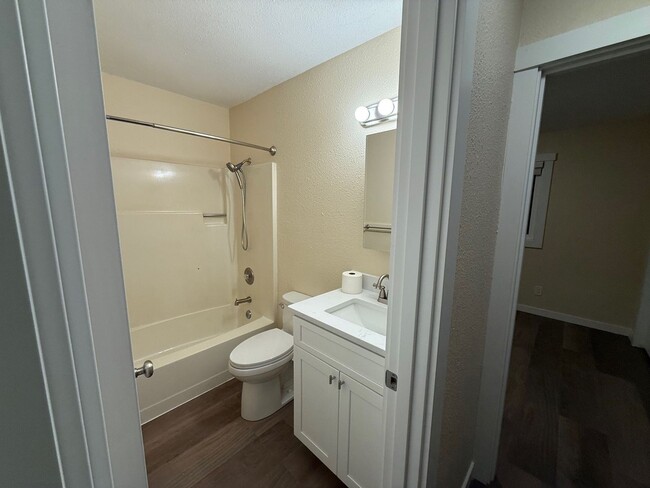 Building Photo - 1860 Myrtle St