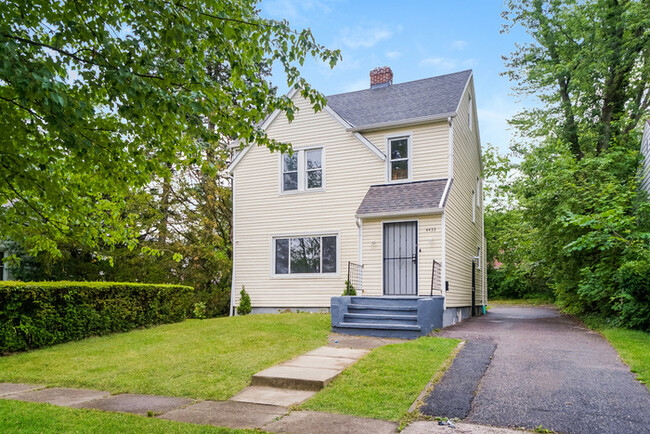 Building Photo - Charming 3-Bedroom Home in Warrensville He...