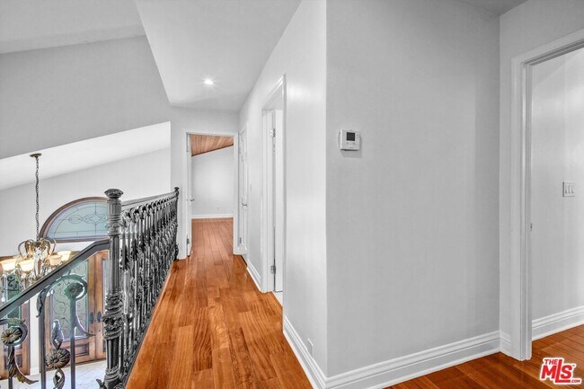 Building Photo - 1515 Outlook Cir