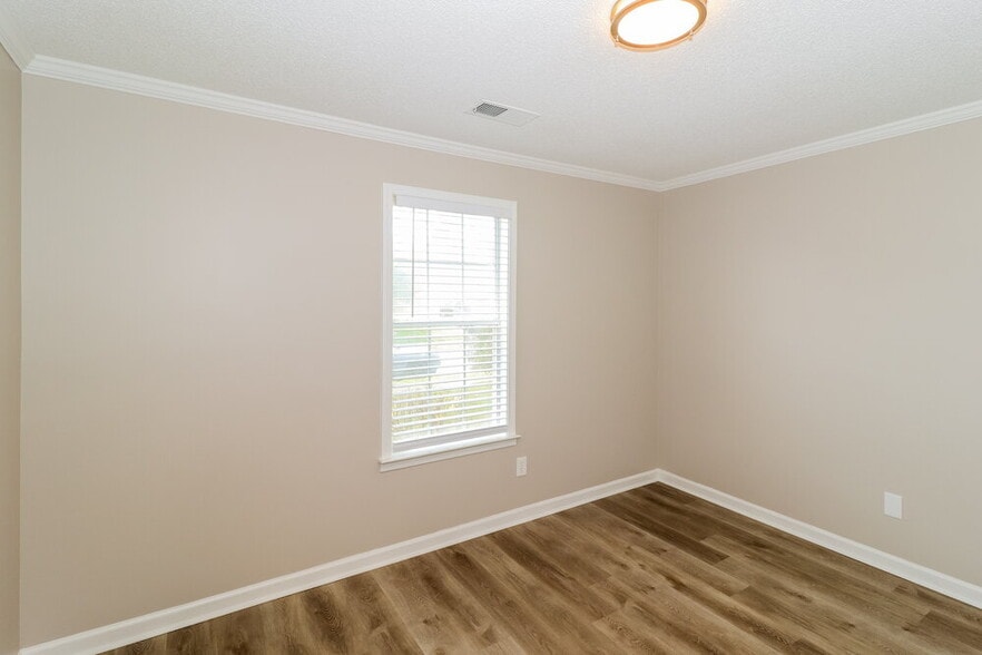 Building Photo - 436 Bruins Trce