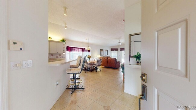 Building Photo - 761 W Sunbird Path