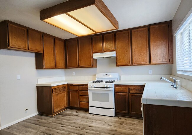 Building Photo - Corner Lot, 3BD, 2.5BA Home in Lake Elsinore