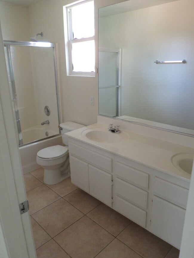 Building Photo - Really Cute 3 BR/ 2.5 BA Home in Beautiful Paseo Del Sol