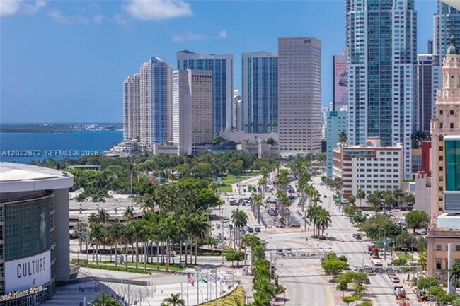 Building Photo - 900 Biscayne Blvd