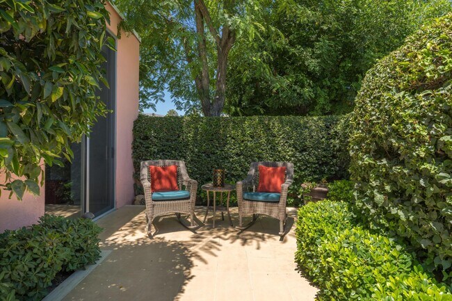 Building Photo - 47432 Medina Dr W