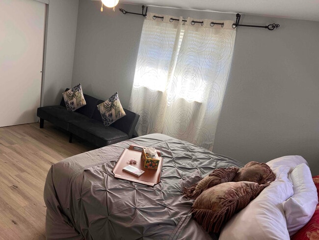 Building Photo - 3823 42nd St