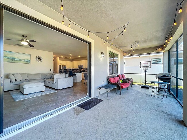 Building Photo - 2381 Rapollo Dr