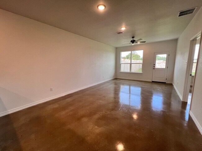 Building Photo - 3909 American Elm Dr