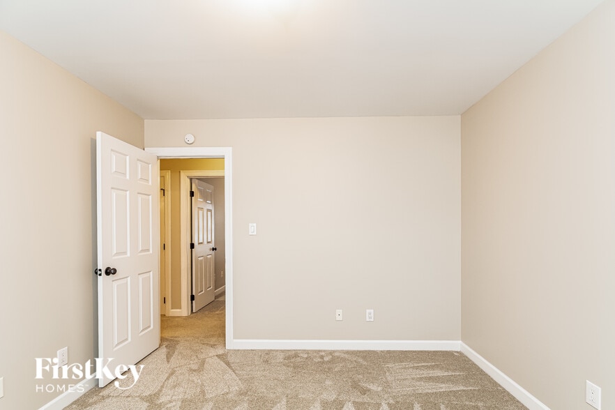 Building Photo - 205 Muirfield Ln