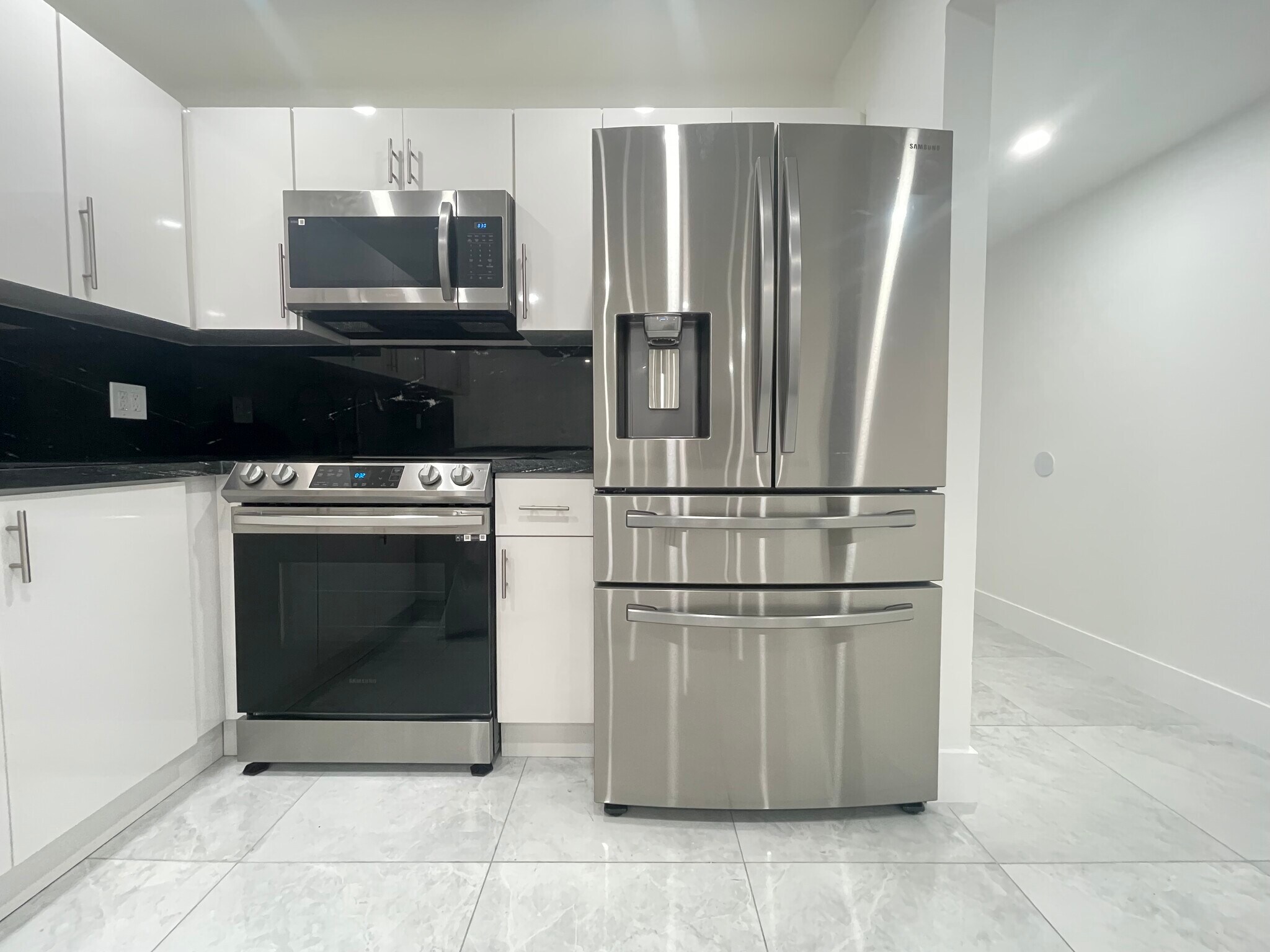 Kitchen - 6070 W 19th Ave