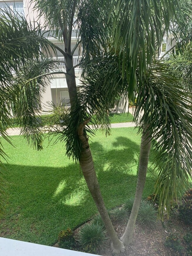 Building Photo - 571 Water St