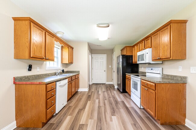 Building Photo - 637 Marston Ln