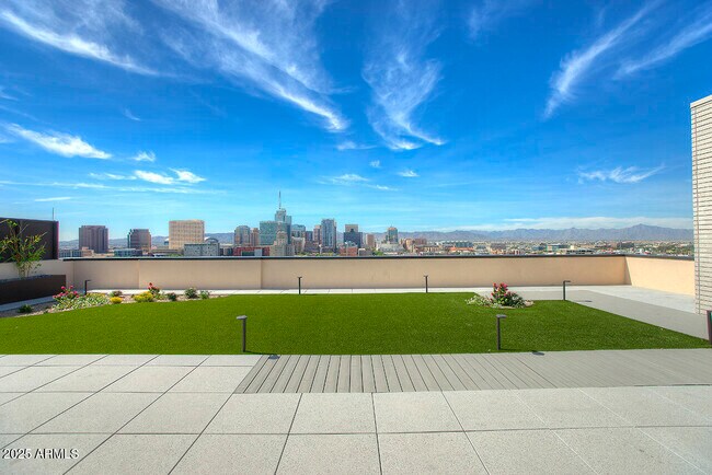 Building Photo - 200 W Portland St