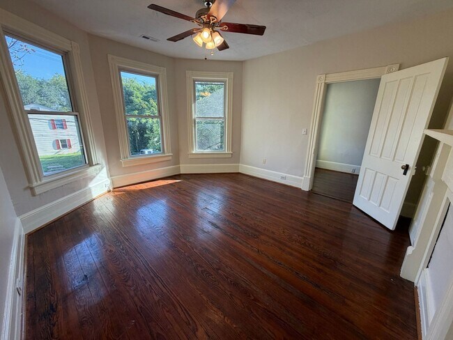 Building Photo - 606 Elm Ave