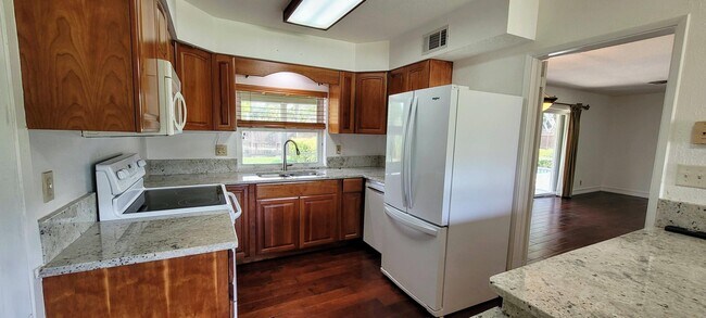 Building Photo - 949 W Royal Palm Rd