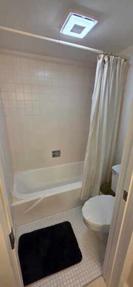 Building Photo - 3047 S Atlantic