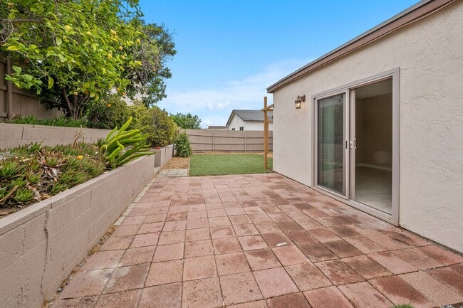 Building Photo - Single Family House One Level