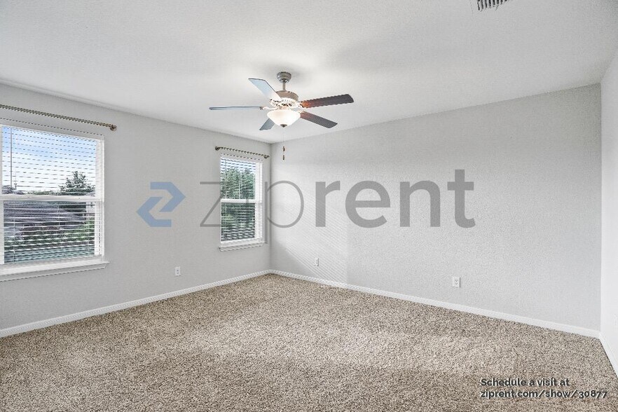 Building Photo - Unit