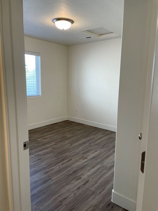 Building Photo - Move-in Discount - 3 bedroom- 2 bath Newer Construction