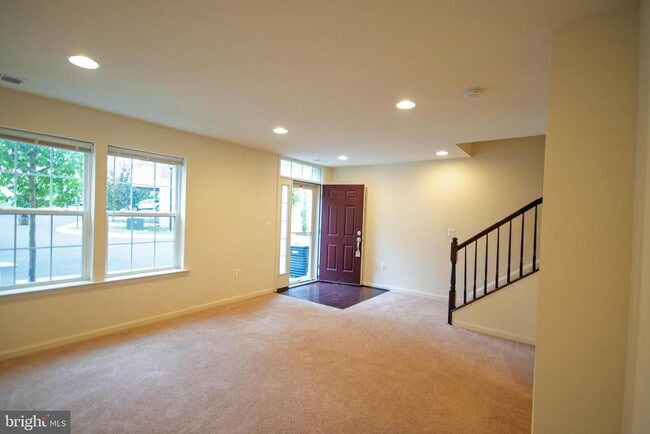 Building Photo - 8024 Cayzer Ln