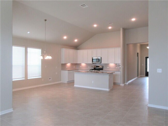 Building Photo - 1017 Sundrops St