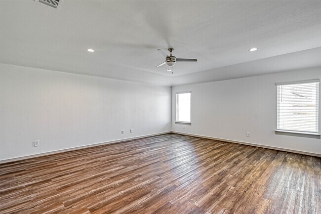 Building Photo - 815 Dahlia Petal Dr