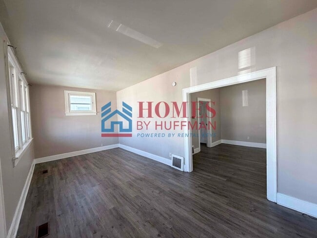 Building Photo - Two Bedroom House | Move in Ready!